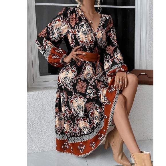 Luxe Print Long sleeve Belted Midi Dress - Picture 2 of 10